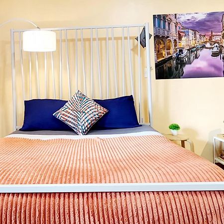 Spacious Cozy Suite At The Venice Mall With Free Parking And Washing Machine (Adults Only) Тагіг Екстер'єр фото